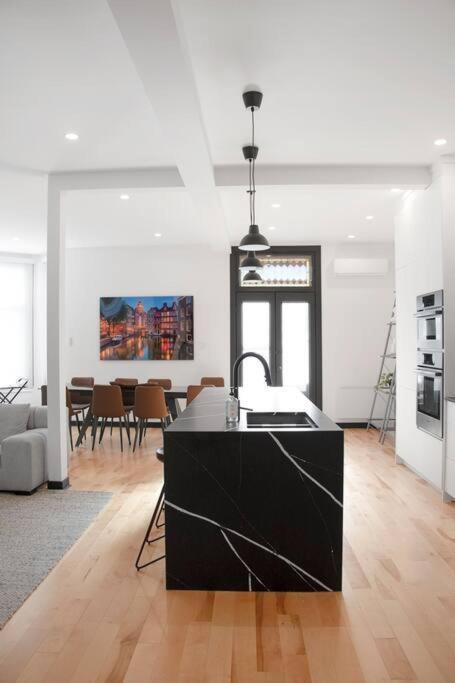 Upscale 3-Bedroom Entire Unit In The Trendy Plateau Mont-Royal Featuring A Magazine-Worthy Kitchen & Opulent Living Spaces - Apt 1 Montreal Exterior photo